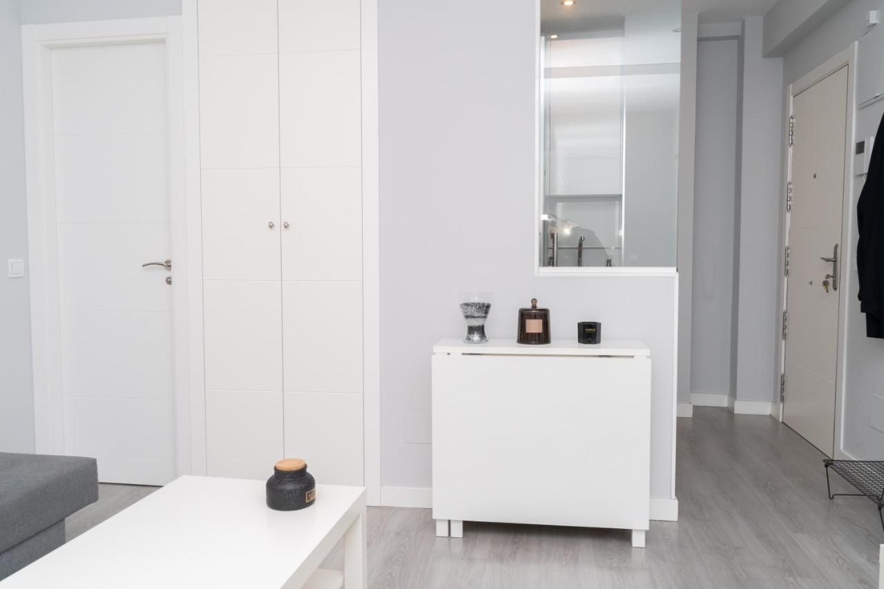 Modern Minimalist 1-bedroom In The Center Apartment Madrid